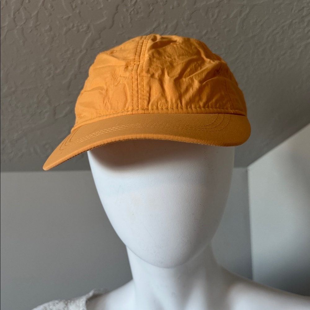 Gigi pip light orange cap one size